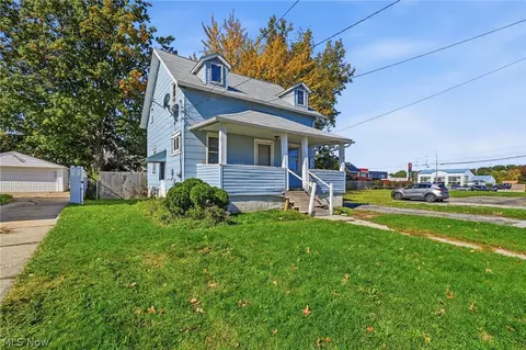 Exterior - 4040 Saint Clair St, Willoughby, OH 44094 photo 2 of 5