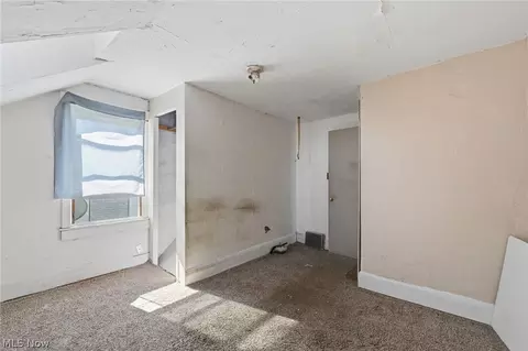 Bedroom - 4040 Saint Clair St, Willoughby, OH 44094 photo 1 of 7