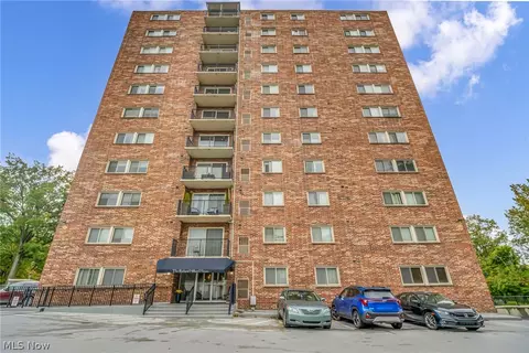 15555 Hilliard Rd #304, Lakewood, OH 44107