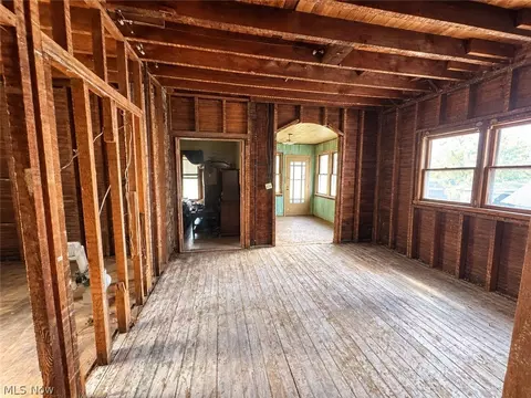 Entry Way - 1341 Long Ave, Lorain, OH 44052 photo 1 of 3