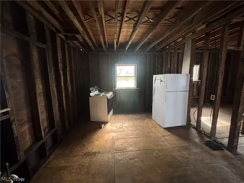 Entry Way - 1341 Long Ave, Lorain, OH 44052 photo 2 of 3