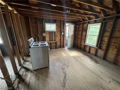 Entry Way - 1341 Long Ave, Lorain, OH 44052 photo 3 of 3