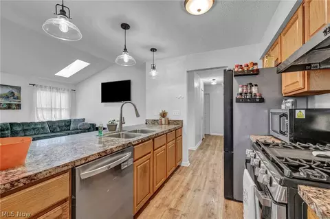 Kitchen - 318 Sandpiper Ave, Elyria, OH 44035 photo 2 of 3