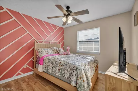Bedroom - 318 Sandpiper Ave, Elyria, OH 44035 photo 2 of 4