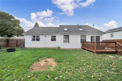 Exterior - 318 Sandpiper Ave, Elyria, OH 44035 photo 3 of 5