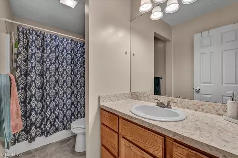 Bath - 318 Sandpiper Ave, Elyria, OH 44035 photo 1 of 3