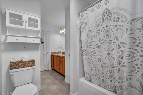 Bath - 318 Sandpiper Ave, Elyria, OH 44035 photo 3 of 3
