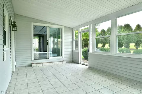Exterior - 190 Maple Leaf Dr, Hubbard, OH 44425 photo 6 of 6