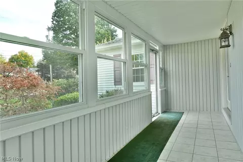 Exterior - 190 Maple Leaf Dr, Hubbard, OH 44425 photo 4 of 6