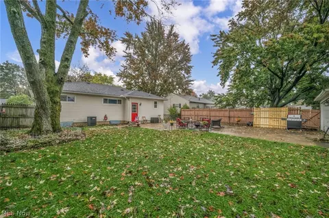 Exterior - 653 Lucille Dr, Elyria, OH 44035 photo 5 of 6