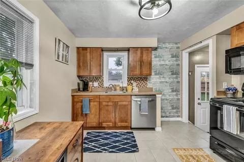 Kitchen - 653 Lucille Dr, Elyria, OH 44035 photo 5 of 5