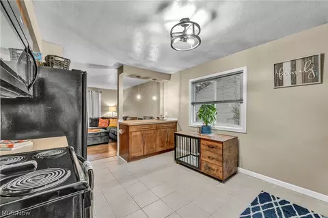 Kitchen - 653 Lucille Dr, Elyria, OH 44035 photo 4 of 5