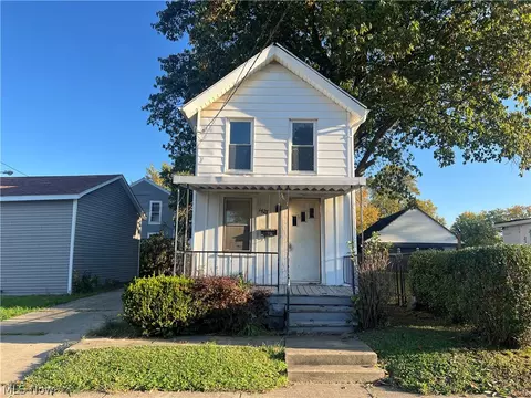 1427 4th St NE, Canton, OH 44704