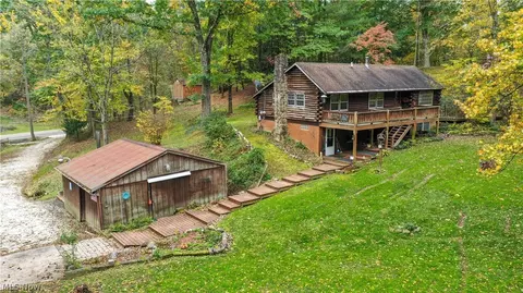 3239 Salineville Rd NE, Carrollton, OH 44615