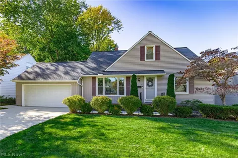 1746 Hawthorne Dr, Mayfield Heights, OH 44124