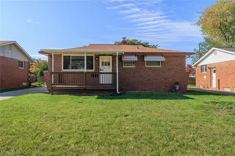 6392 Lockhaven Dr, Brook Park, OH 44142