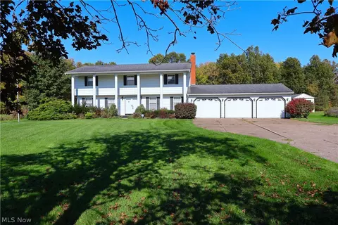 108 Country Pl, Grafton, OH 44044