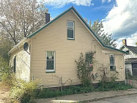 3304 W 34th St, Cleveland, OH 44109