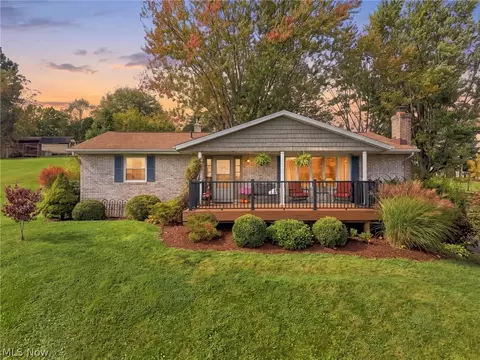6439 Kemary Ave SW, Navarre, OH 44662