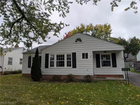 1210 Orchard Heights Dr, Mayfield Heights, OH 44124