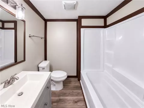 Bath - 3843 Globe Ave, Lorain, OH 44055 photo 2 of 2