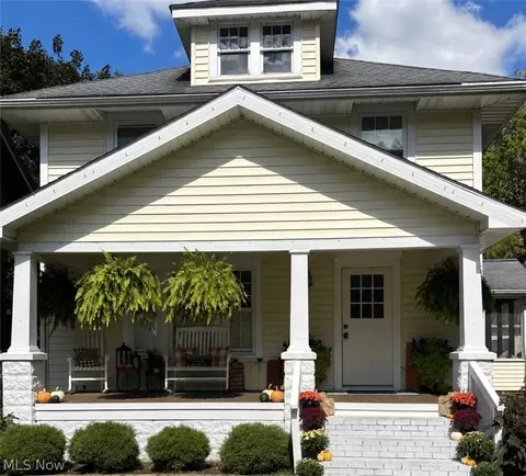 1520 Prospect St, Coshocton, OH 43812