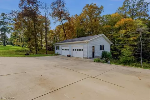 Exterior - 81 Pinecrest Dr, Washington, WV 26181 photo 3 of 10