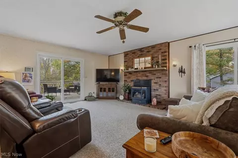 Living - 81 Pinecrest Dr, Washington, WV 26181 photo 2 of 5