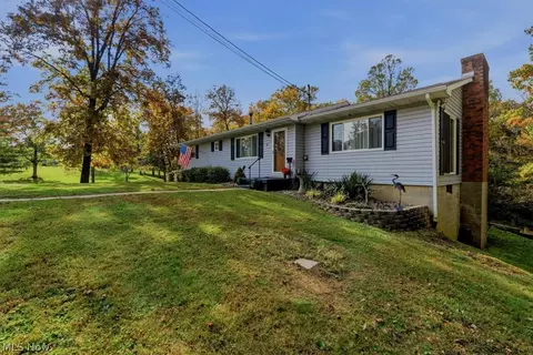 Exterior - 81 Pinecrest Dr, Washington, WV 26181 photo 2 of 10