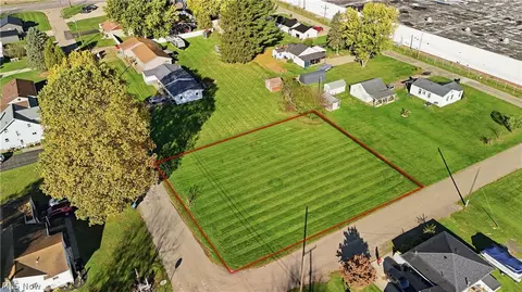Mapleford Street Sw, Navarre, OH 44662
