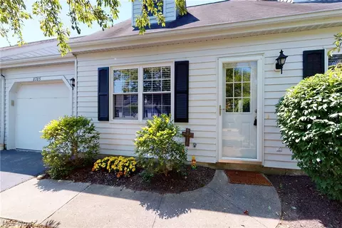 8785 Eastbrook Cir, Chagrin Falls, OH 44023