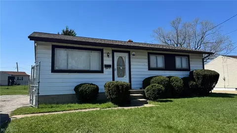 154 Greeley Ln, Youngstown, OH 44505
