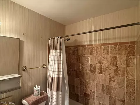 470 Karl Dr, Richmond Heights, OH 44143