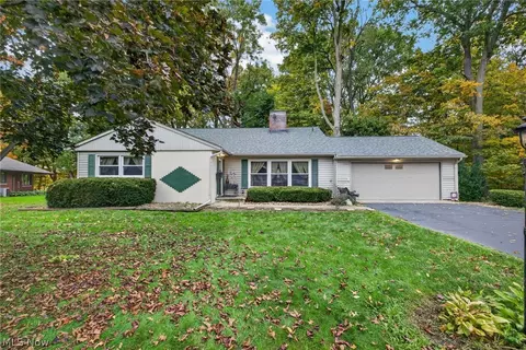 200 Manor Dr, Columbiana, OH 44408