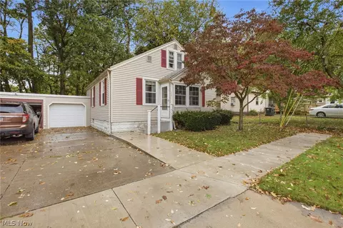 220 Luary Dr, Painesville, OH 44077