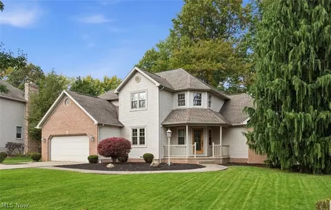 5202 N Beacon Dr, Youngstown, OH 44515