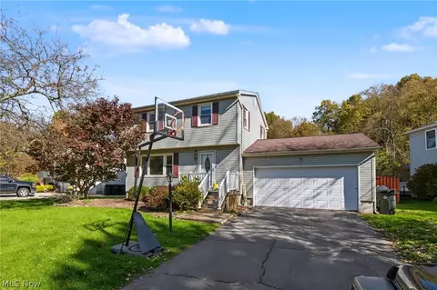 2426 Wilshire Dr, Cortland, OH 44410