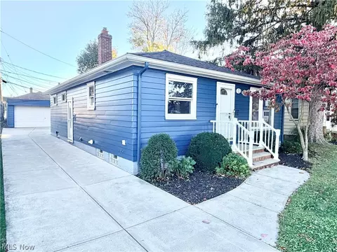 8409 Wainstead Dr, Parma, OH 44129