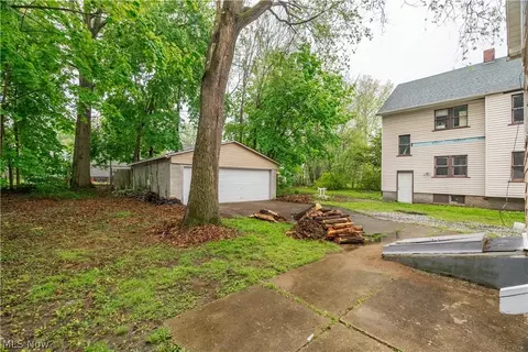 Exterior - 904 Work Dr, Akron, OH 44320 photo 6 of 9