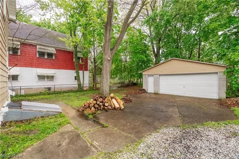 Exterior - 904 Work Dr, Akron, OH 44320 photo 5 of 9