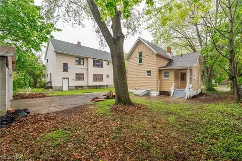 Exterior - 904 Work Dr, Akron, OH 44320 photo 7 of 9