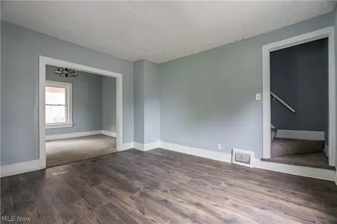 Living - 904 Work Dr, Akron, OH 44320 photo 2 of 4