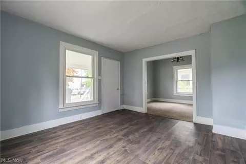 Living - 904 Work Dr, Akron, OH 44320 photo 1 of 4