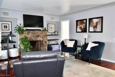 Living - 479 Ewing Rd, Boardman, OH 44512 photo 2 of 6