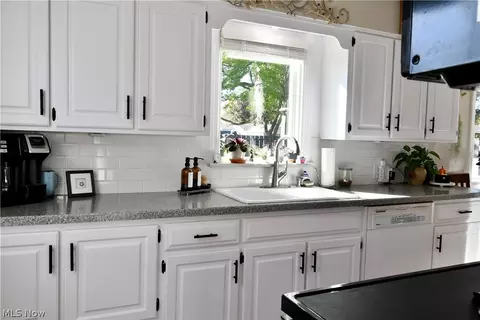 Kitchen - 479 Ewing Rd, Boardman, OH 44512 photo 3 of 5