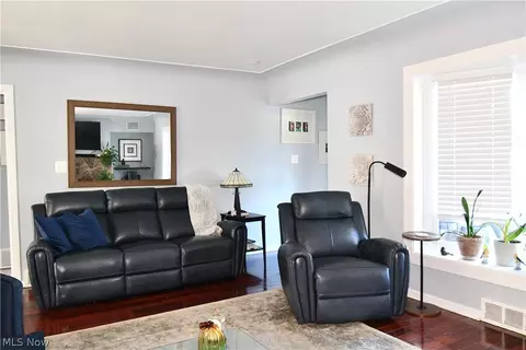 Living - 479 Ewing Rd, Boardman, OH 44512 photo 1 of 6