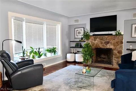 Living - 479 Ewing Rd, Boardman, OH 44512 photo 3 of 6