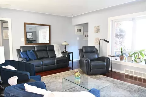Living - 479 Ewing Rd, Boardman, OH 44512 photo 5 of 6