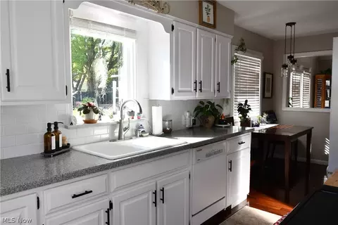 Kitchen - 479 Ewing Rd, Boardman, OH 44512 photo 4 of 5