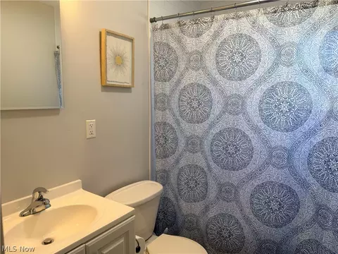 Bath - 1338 Ormond Ave, Madison, OH 44057 photo 1 of 1